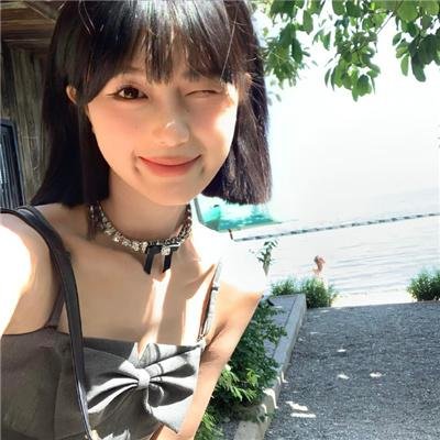 安娜·卡拉曼佐夫